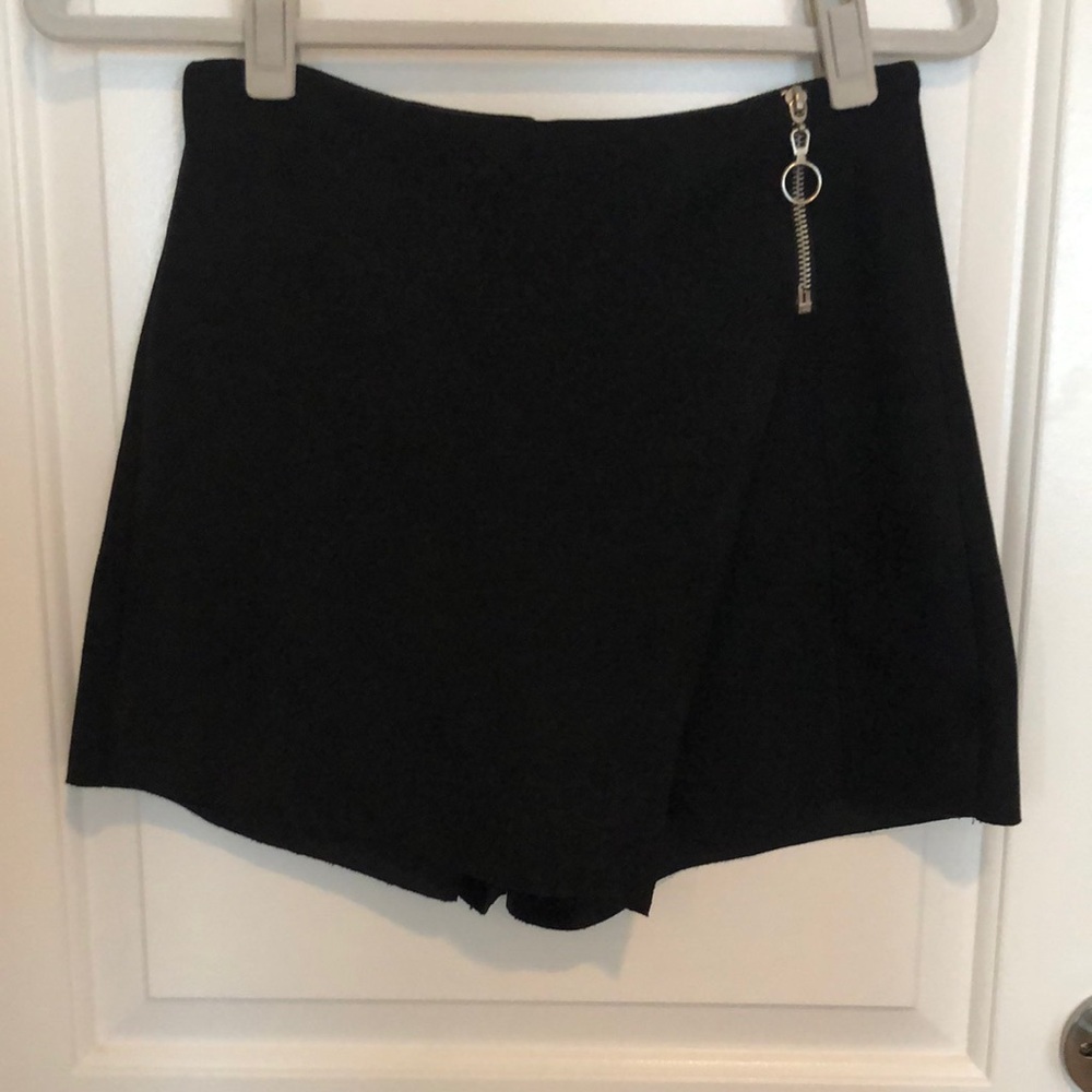 Black Suede Envelope Zara Skort with Circle Zipper